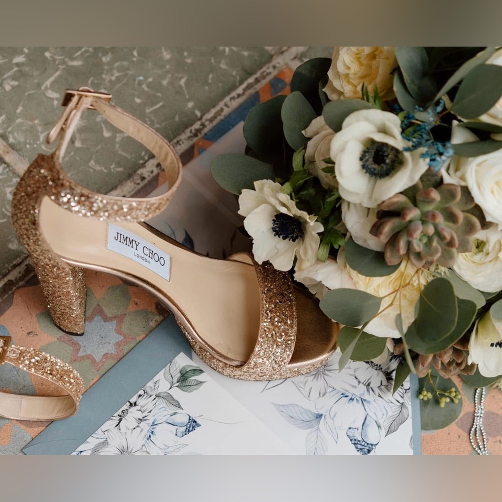 Jimmy Choo Gold Heels with Crystal Embellishments
It comes with the box